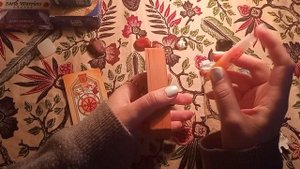 Как покрасить срез (торец) на колоде карт. Покраска колоды Таро перманентным маркером