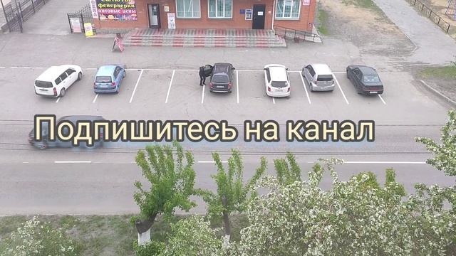 как парковаться на парковки,зачем тогда разметка?