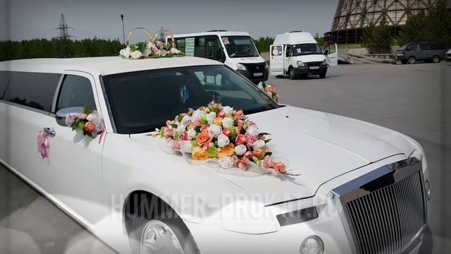 Лимузин РоллсРойс style с розовым украшением на свадьбу