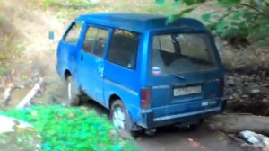 Nissan Vanette Ниссан Ванетт в лесу
