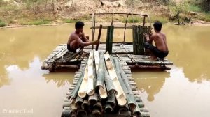 Построили бамбуковый дом на воде