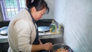 女兒生日，婆婆疼孩子，又準備好吃的 | Daughter's birthday! Cook one of her favorite shrimp recipes