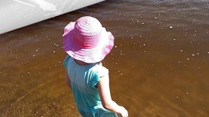 Жара, Ариша купается в одежде// река Тихвинка//Семья в деревне// болталка//Городская деревня