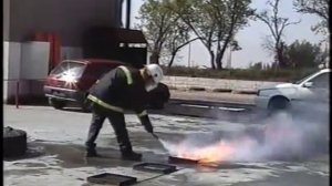 Тушение бензина с помощью огнетушителя «ПРОТЕКТ»