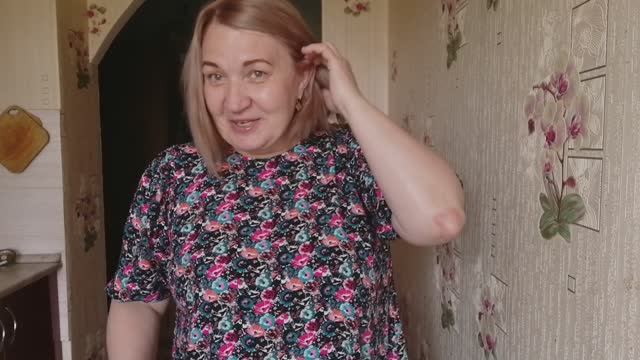 Оливковое.... Оливковое... А у нас горчичное есть?