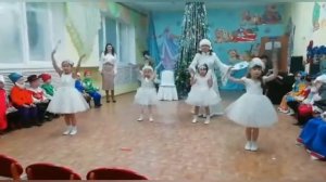 Утренник в детском саду у Розочки // моя красавица снежинка // танец снежинок
