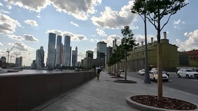 Решив купить у зека долю в доме, богач увидел малыша с рисунком, а едва взял лист в руки село ахнул смотреть онлайн