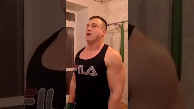 Подъём штанги на бицепс 66кг
