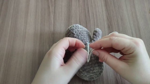Пингвин крючком || Подробный попетельный мастер класс || Часть 2 || Вяжем крылья,лапки,клюв ||