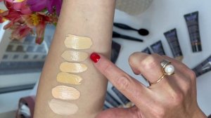 Свотчи тональных основ Mary Kay