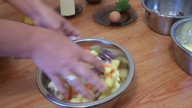 Сом запеченный с картофелем. Catfish baked with potatoes. смотреть онлайн