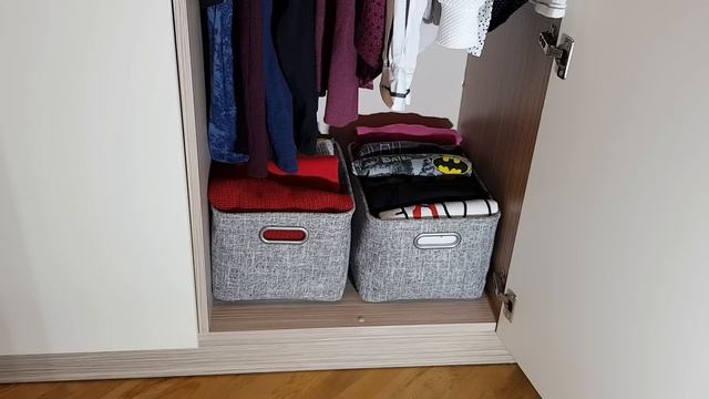 Как ОРГАНИЗОВАТЬ ХРАНЕНИЕ ОДЕЖДЫ в маленьком✔ ШКАФУ. Идеи для идеального ПОРЯДКА. Метод КонМари.