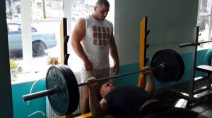 140 kg