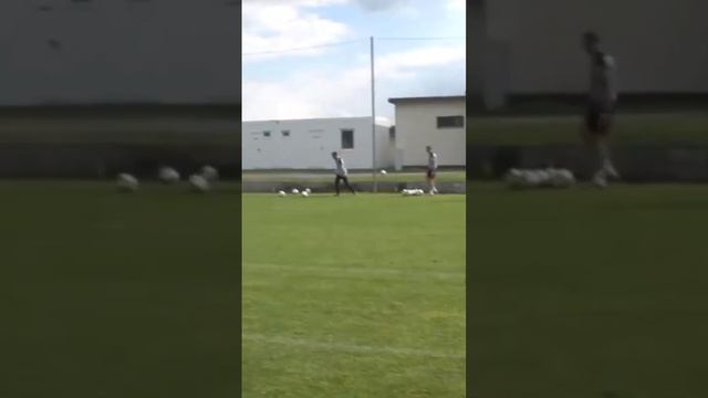 JESSE LINGARD SHOWS HIS TALENT WITH AN OUTRAGEOUS VOLLEY IN TRAINING!! ⚽️🔥🏴󠁧󠁢󠁥󠁮󠁧󠁿