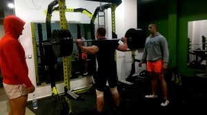 squat 7x180kg.