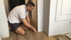 Переход  ламината из комнаты в комнату без порогов. Лайфхак