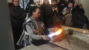 Как выдувают елочную игрушку