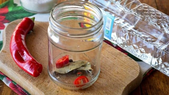 Зимний салат со свежим огурцом