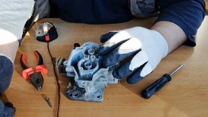 ТРУБКА ТОПЛИВНОГО КАНАЛА КАРБЮРАТОРА СОЛЕКС - СПОСОБ ВЫПРЕССОВКИ И  ЗАМЕНА НА САМОДЕЛЬНУЮ