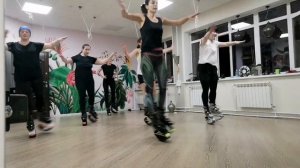 тренировки на пружинящих ботинках Kangoo jumps