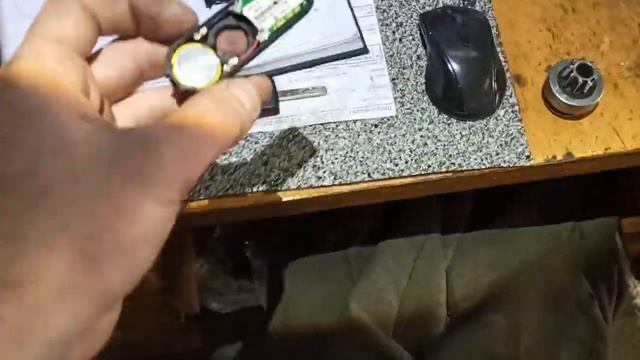 обслуживание Kawasaki GTR 1400 Concourse Замена батарейки датчика давления колеса смотреть онлайн