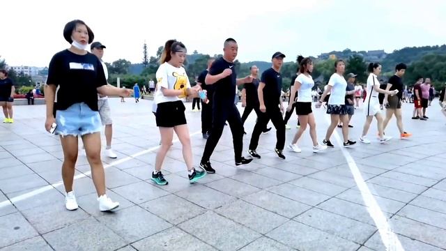 Казахский Махаббат Очень красивая музыка с танцем. смотреть онлайн