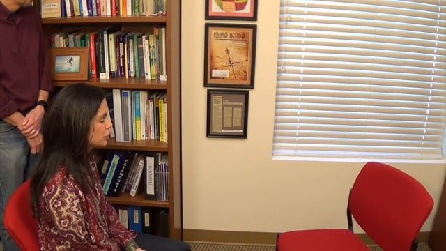 Gestalt Therapy Empty Chair with past relative: Counseling Role-play смотреть онлайн