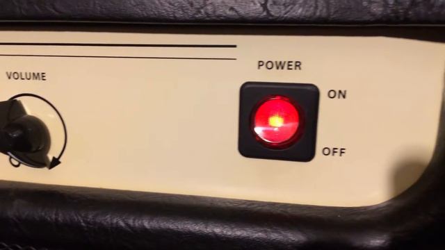 Riff Cam No. 6 - Epiphone Valve Jr head, Peavey 6x10 cab, Yamaha SGB 500 смотреть онлайн