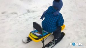 СНЕГОКАТ Катаемся на санках с горки Зима и много снега ! Саша и снегоход