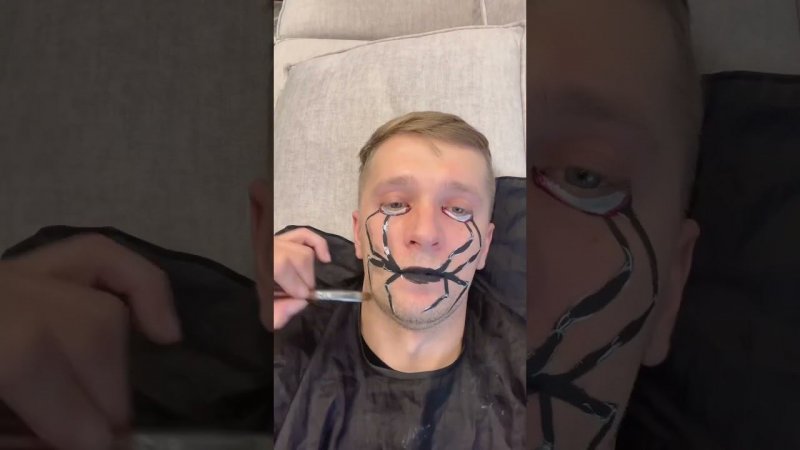 КАК КРАСЯТ НА ХЭЛЛОУИН ПАУКА!