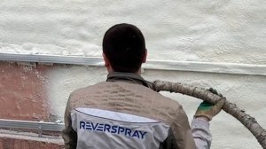 Утепление стены пеной reverspray.