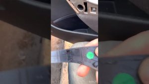 Opel Astra J сверчок в передних дверных ручках - что с ними делать?