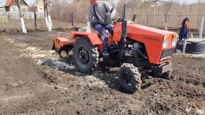 УРАЛЕЦ 220. Вспашка огорода.