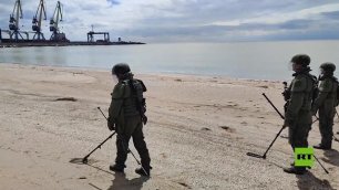 الروبوت "أوران-6" يطهر ساحل آزوف في ميناء ماريوبول من الألغام