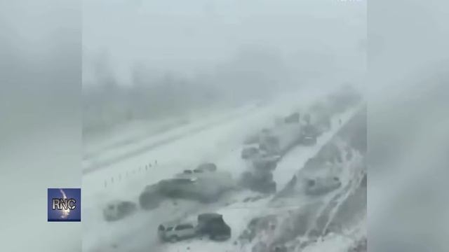 Видео столкновения 70 машин на скоростной трассе в США смотреть онлайн