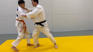 HARAI MAKIKOMI /Подхват под две ноги с захватом руки под плечо/ 払巻込