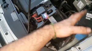 VW Polo battery removal battery insulator 2006 Volkswagen Polo removing and refitting battery