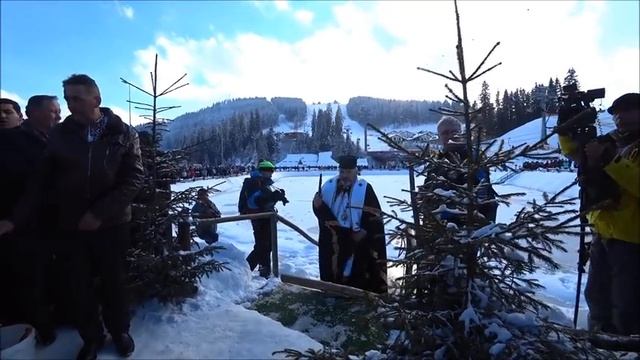 КРЕЩЕНИЕ 2019 БУКОВЕЛЬ : КУПАНИЕ в ПРОРУБИ !! EPIPHANY & Ice Hole Swimming смотреть онлайн