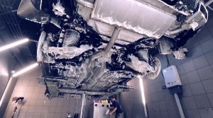 Мойка днища , подвески , арок автомашины Volvo XC90 Автомойка Детейлинг Химчистка
