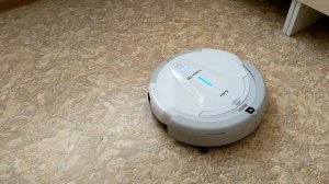 Робот-пылесос Tesler Trobot-190 сломался.