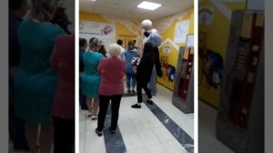 Выписка из роддома с ростовой куклой мишка Тедди