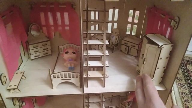 Домик из дерева