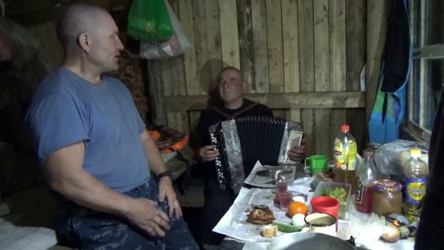 На рыбалку с баяном \ Часть 3 \ (музыкальная) \ Рвём меха в рыбацкой избе смотреть онлайн