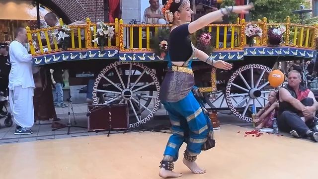 Индийский танец . смотреть онлайн