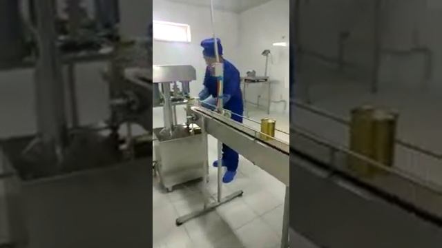 Консервный цех (розлив рассола и закатка банки вручную)