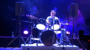 Алексей Московский на ударных, поет Сергей Кувшинов