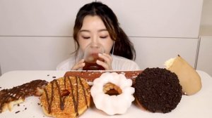 ASMR Cream Donut Mukbang 랜디스도넛 노티드도넛 쁘띠몽쉘 먹방 ? 크림가득 크림빵 도너츠 초콜릿 디저트 Chocolate Dessert Bread ドーナツ パン