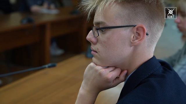 В их руках наше будущее. Заседание молодежного парламента при Совете депутатов смотреть онлайн