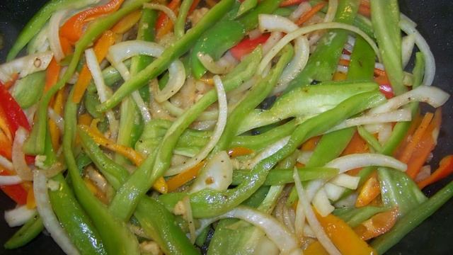 Жареное мясо на сковороде