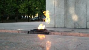 "Тишина" (музыка и слова Льва Гурова) исполняет ВИА  "Ариэль".